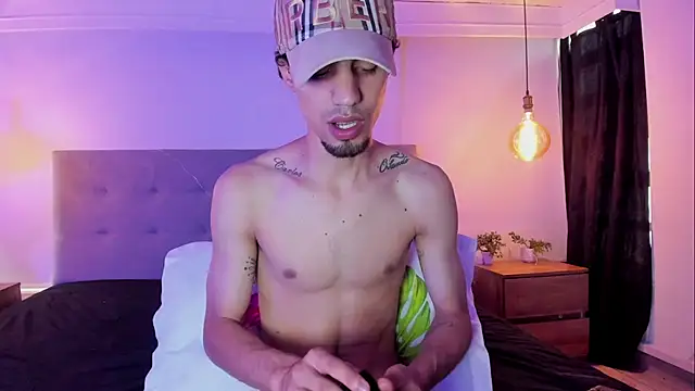 Snapshot of MichaelEvanss_ chatting on May 21, 12:34 pm MichaelEvanss online show from May 21, 12:34 pm