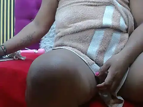 YulianaMendez online show from May 19, 2:23 pm