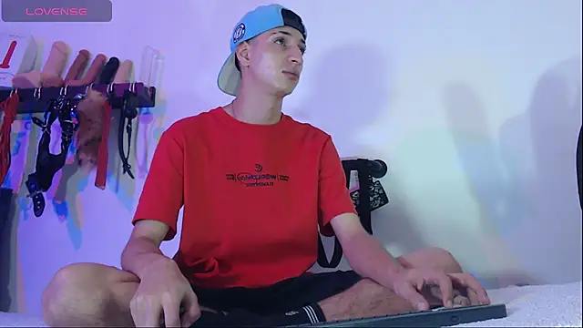 aronleblanc  online show from May 15, 11:39 am