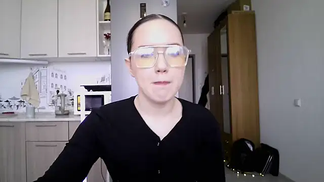 Snapshot of LannieCam chatting on May 25, 9:59 am LannieCam online show from May 25, 9:59 am