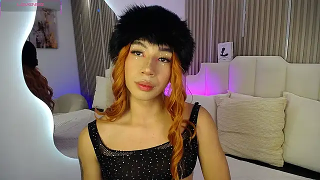 Snapshot of Khloe_Dangel chatting on May 15, 4:52 am Khloe Dangel online show from May 15, 4:52 am