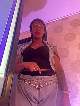 naomifox  online show from May 10, 4:06 am