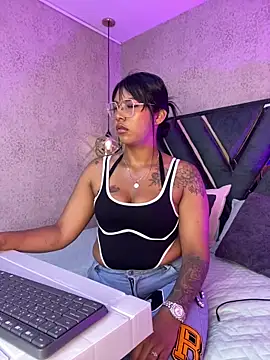 naomifox  online show from May 16, 2:52 am