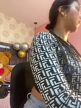 naomifox  online show from May 19, 1:22 am