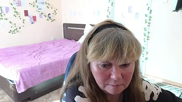 Melania Cook online show from May 18, 4:18 am