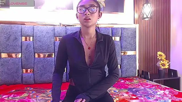 Mia konor06 online show from May 28, 11:07 am