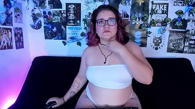 Snapshot of helleen21 chatting on July 19, 7:23 am helleen21 online show from July 19, 7:23 am