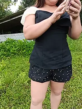 Lily Henry online show from July 4, 11:33 pm