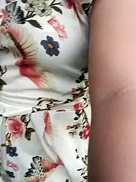 Lily Henry online show from July 8, 11:15 am