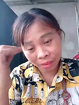 Snapshot of daisyy2 chatting on May 2, 2:16 am daisyy2 online show from May 2, 2:16 am