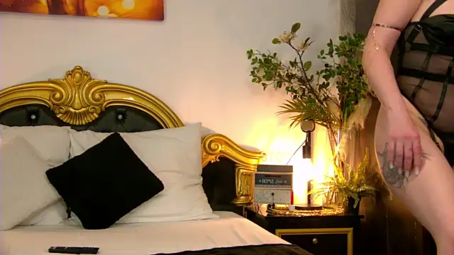 Snapshot of DianaBellaRoze chatting on May 15, 6:04 pm DianaBellaRoze online show from May 15, 6:04 pm
