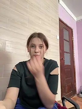 Snapshot of Blossom_Emily chatting on May 5, 6:32 am Blossom Emily online show from May 5, 6:32 am