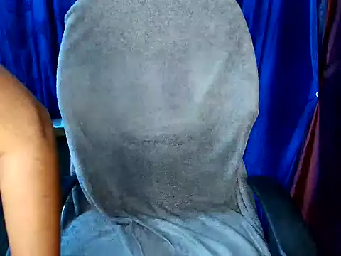 Snapshot of wild_minakshi chatting on May 7, 5:13 am wild minakshi online show from May 7, 5:13 am