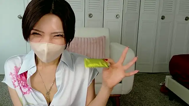 Snapshot of Naomi_00122 chatting on May 9, 2:11 pm Naomi 00122 online show from May 9, 2:11 pm