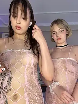 TwixGirlsX online show from May 16, 5:15 am