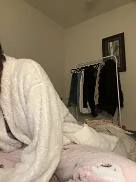 daisycollins online show from May 6, 12:43 pm