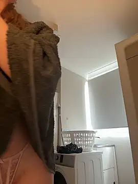 daisycollins online show from May 22, 3:57 am