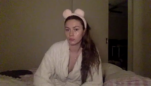 daisycollins online show from May 29, 8:12 am