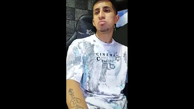 Snapshot of Michel_Salvatore chatting on May 13, 12:46 pm Michel Salvatore online show from May 13, 12:46 pm