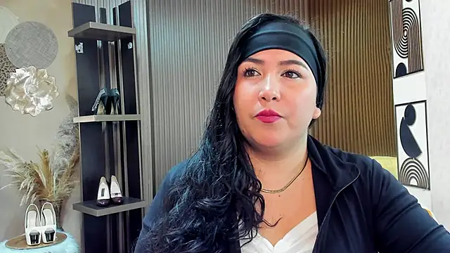 BBWLuxuryMuse online show from May 4, 11:17 am