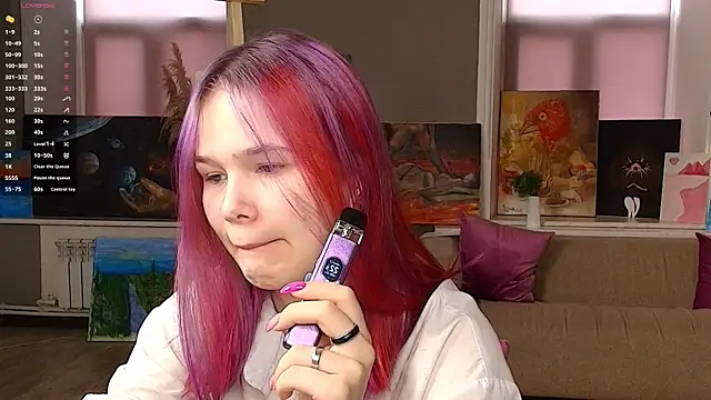 MoonF0xy online show from May 30, 9:39 am
