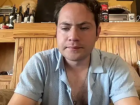 Snapshot of alecsgzz chatting on July 6, 3:03 pm alecsgzz online show from July 6, 3:03 pm