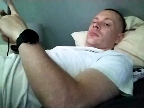 Snapshot of fitboyy_ chatting on June 18, 7:41 am fitboyy online show from June 18, 7:41 am