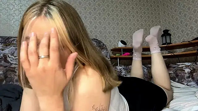 Snapshot of HildeConery chatting on May 18, 2:23 pm HildeConery online show from May 18, 2:23 pm