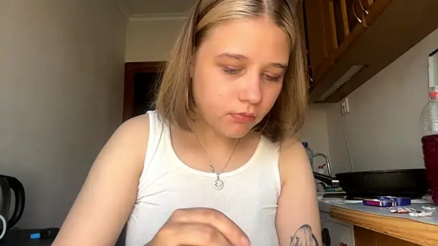 Snapshot of HildeConery chatting on May 26, 12:23 pm HildeConery online show from May 26, 12:23 pm