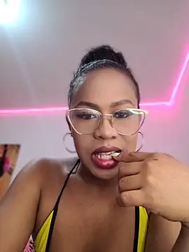 kimreigns online show from May 7, 9:53 pm