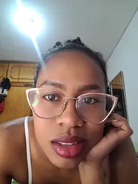 kimreigns online show from May 17, 5:38 am