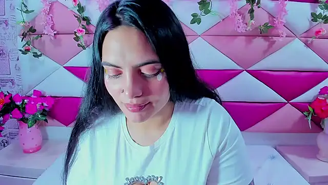 Snapshot of Isabella_Mora_ chatting on May 16, 3:03 am Isabella Mora online show from May 16, 3:03 am
