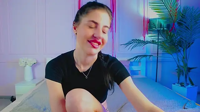 Snapshot of Emily_xoo chatting on May 21, 6:26 pm Emily xoo online show from May 21, 6:26 pm