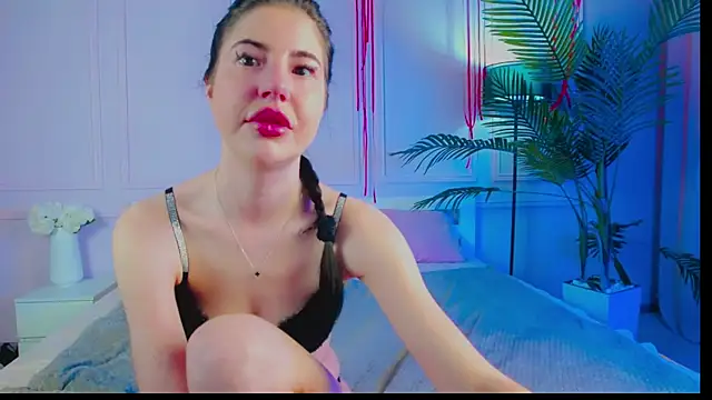 Snapshot of Emily_xoo chatting on May 22, 8:36 pm Emily xoo online show from May 22, 8:36 pm