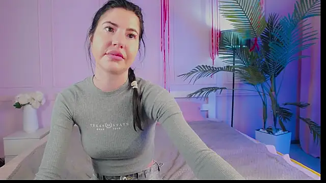 Snapshot of Emily_xoo chatting on May 29, 8:18 pm Emily xoo online show from May 29, 8:18 pm
