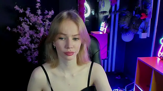 Poly Sweet online show from May 22, 10:32 am