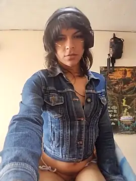 Snapshot of Liil_bunny chatting on May 12, 4:15 pm Liil bunny online show from May 12, 4:15 pm