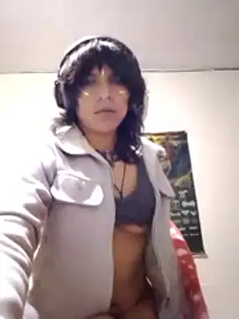 Snapshot of Liil_bunny chatting on May 13, 4:21 am Liil bunny online show from May 13, 4:21 am