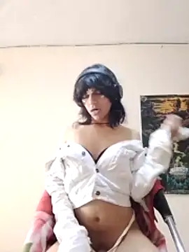 Snapshot of Liil_bunny chatting on May 15, 3:19 pm Liil bunny online show from May 15, 3:19 pm