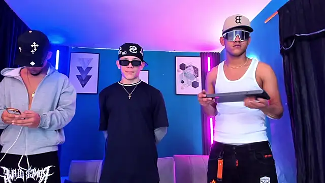 Snapshot of LegacyOFHorus chatting on May 12, 7:44 pm LegacyOFHorus online show from May 12, 7:44 pm