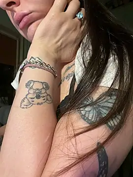 Snapshot of Bonny_25 chatting on May 27, 11:02 pm Bonny 25 online show from May 27, 11:02 pm