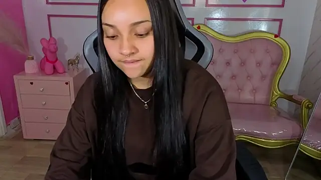 Snapshot of lia_harper_t chatting on May 8, 2:28 am lia harper t online show from May 8, 2:28 am