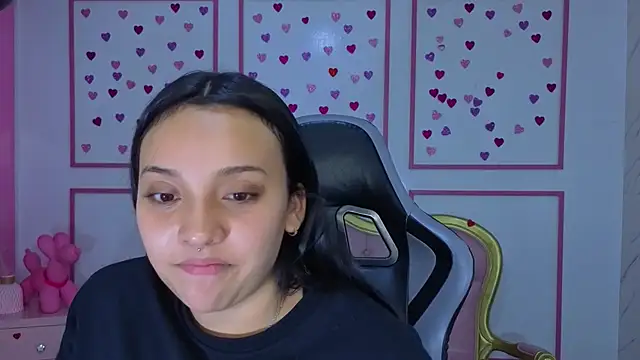 Snapshot of lia_harper_t chatting on May 15, 2:51 am lia harper t online show from May 15, 2:51 am