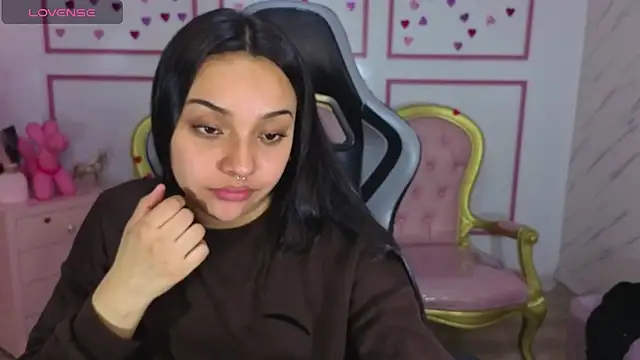 Snapshot of lia_harper_t chatting on May 26, 2:51 am lia harper t online show from May 26, 2:51 am