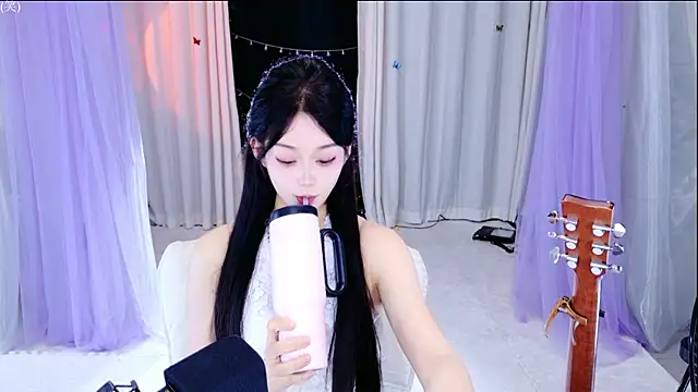 Snapshot of Wa-Nini chatting on May 28, 2:47 pm Wa-Nini online show from May 28, 2:47 pm