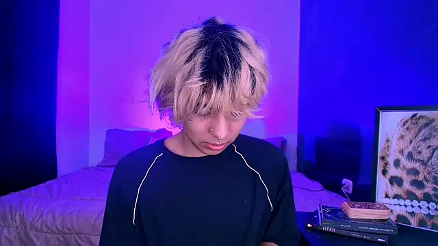 Aronn 44 online show from May 11, 11:38 am