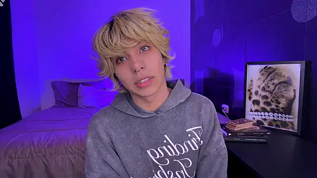 Aronn 44 online show from May 15, 1:45 am