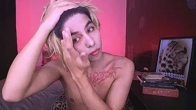 Aronn 44 online show from May 16, 3:55 pm