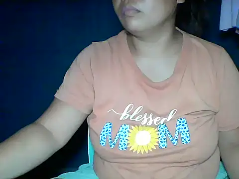 MommyKaye30 online show from May 22, 6:13 pm