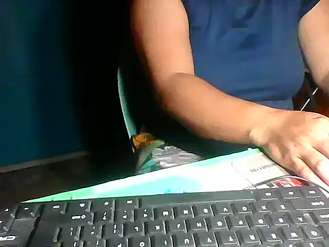MommyKaye30 online show from May 27, 7:11 pm